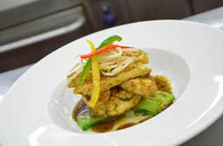 Lemongrass Chicken on Spiced Rice Cakes